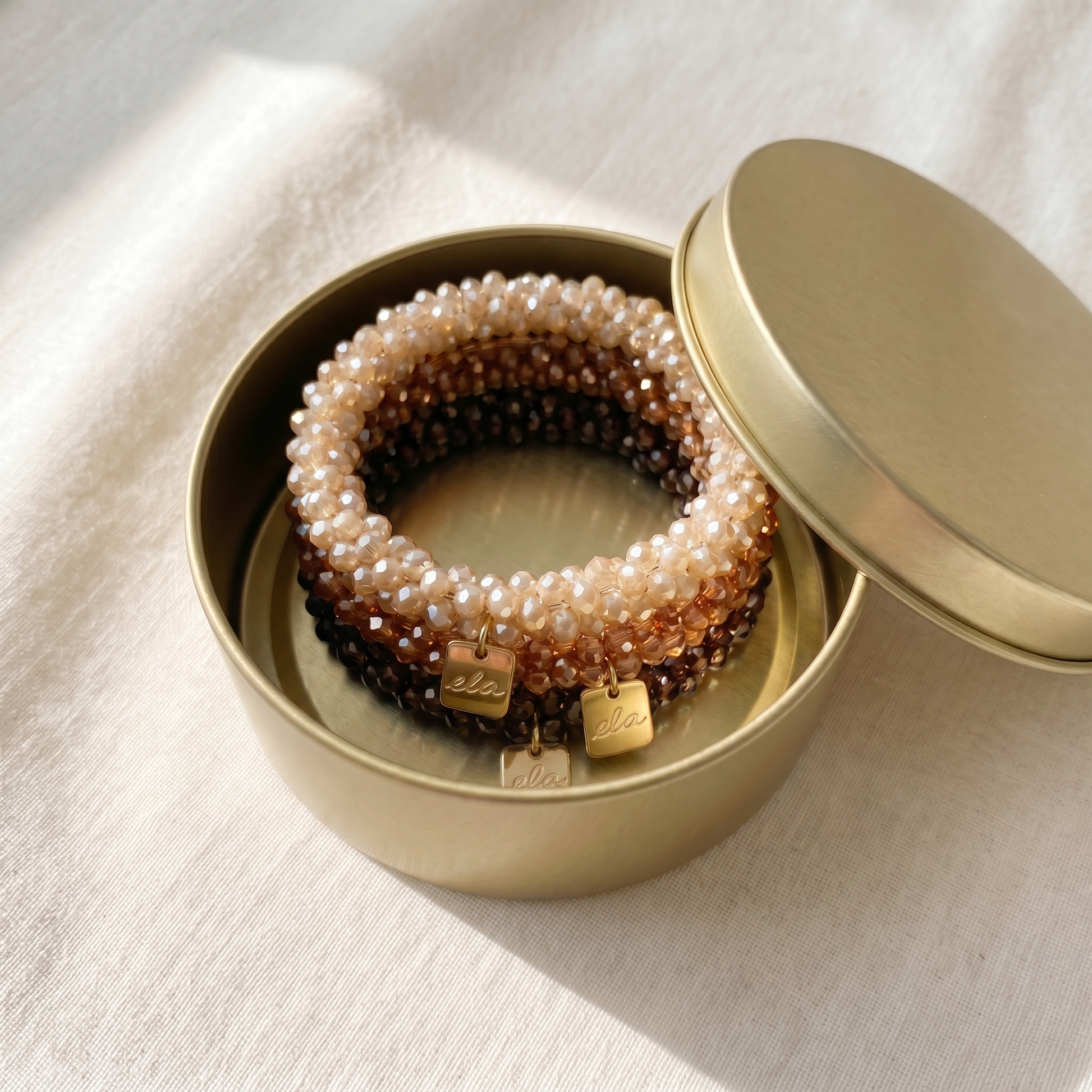 Warm Earth bundel in open gouden tin